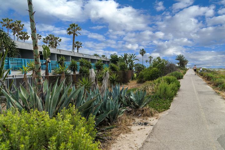 Hotel Exterior 59 of 64