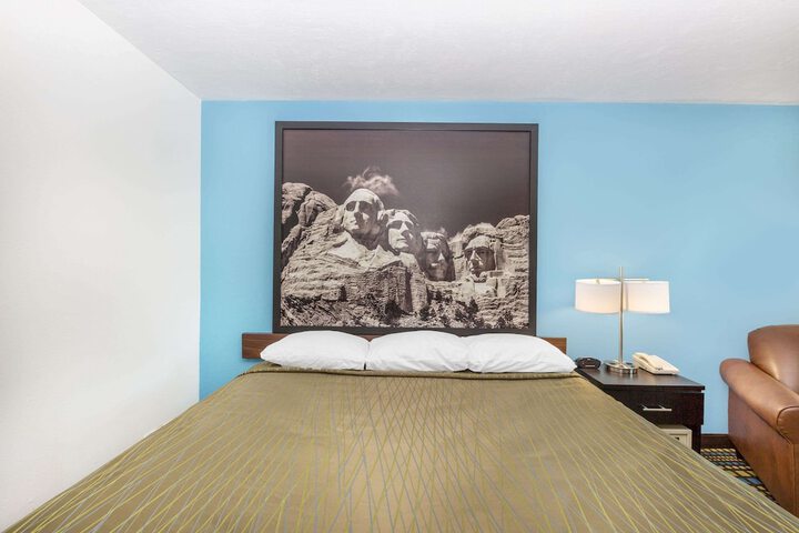 Room 11 of 14
