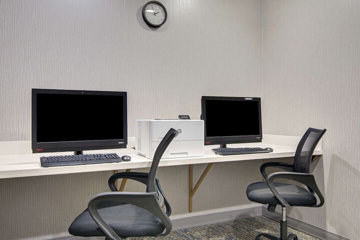 Business Center 36 of 36
