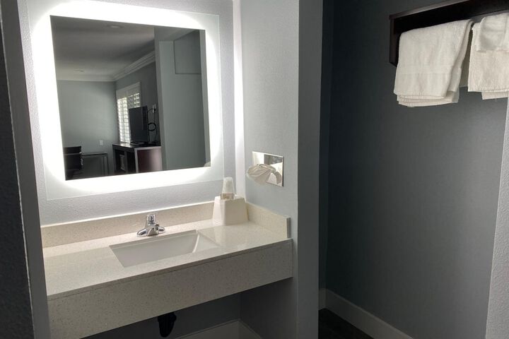 Room 13 of 30