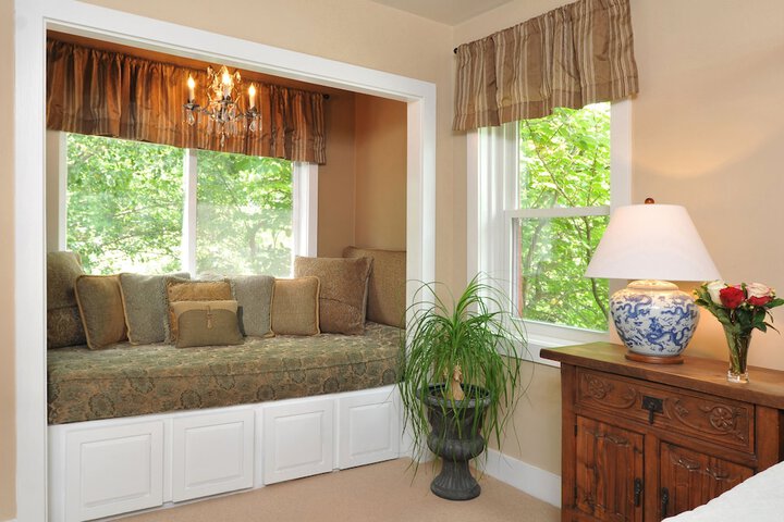 1795 Acorn Inn B & B