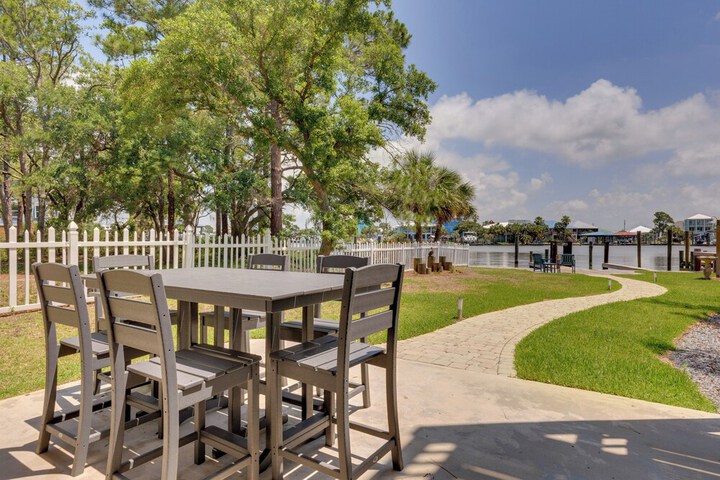 Luxe Family Condo w / Gulf View in Dauphin Island!