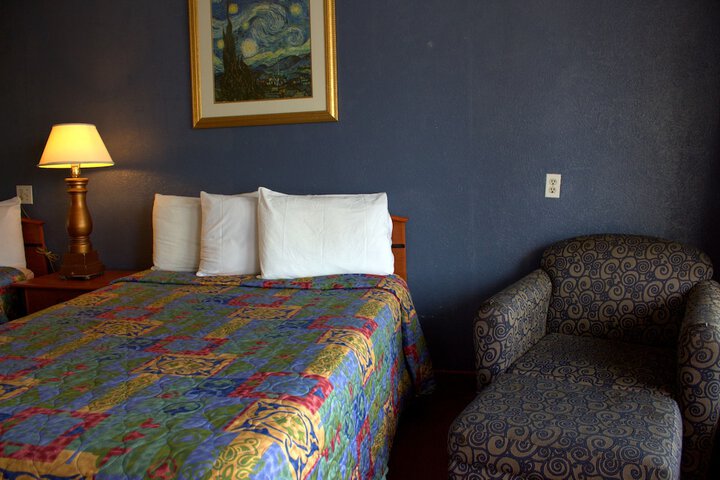 Room 9 of 12