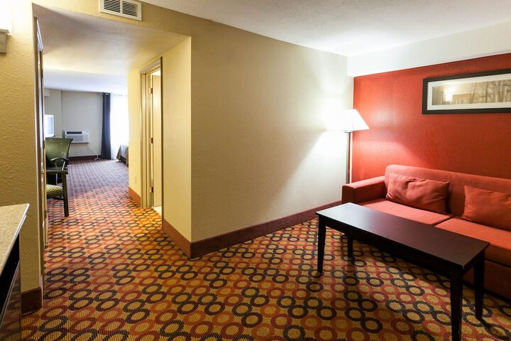 Room 21 of 38