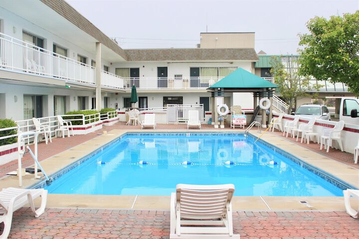 Impala Island Inn