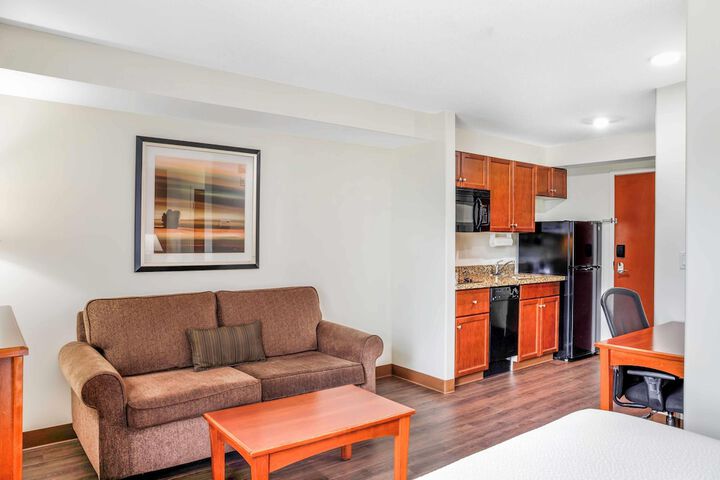 Days Inn & Suites by Wyndham Sherwood Park Edmonton