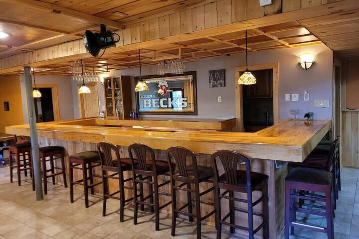 Southwoods Mountain Estate -private mansion pool, hottub+ 15 acres