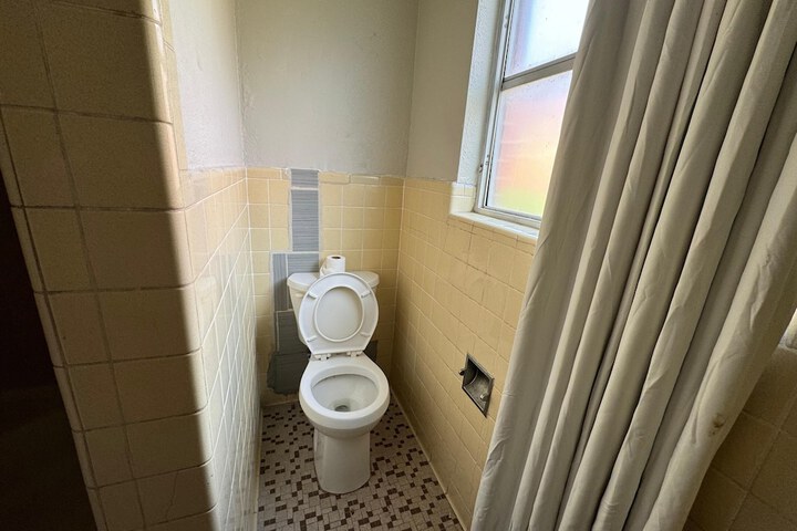 Room 17 of 40