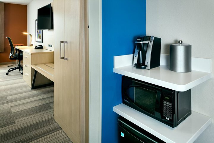 Holiday Inn Express & Suites Medford by IHG