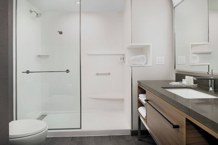 Room 20 of 33