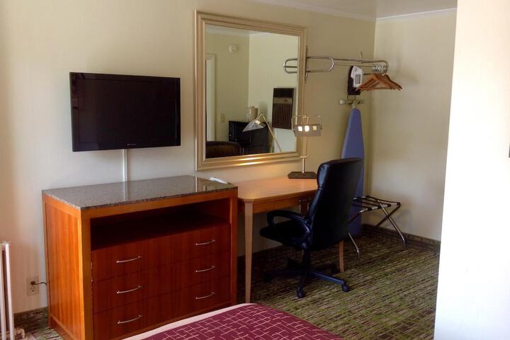 Room 10 of 19