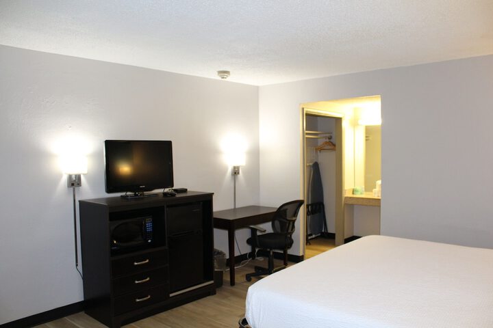 Days Inn by Wyndham Wrightstown McGuire AFB / Bordentown