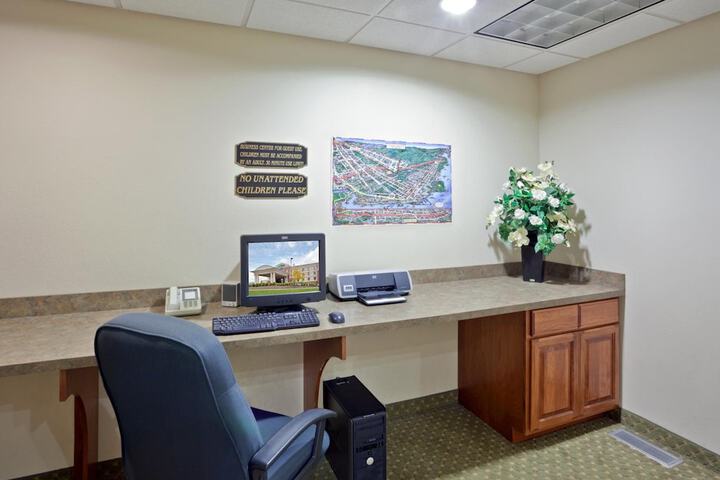 Business Center 44 of 46