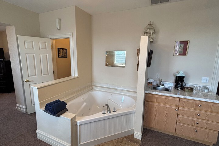 Hermann Crown Suites