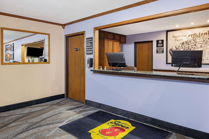 Super 8 by Wyndham Valentine NE