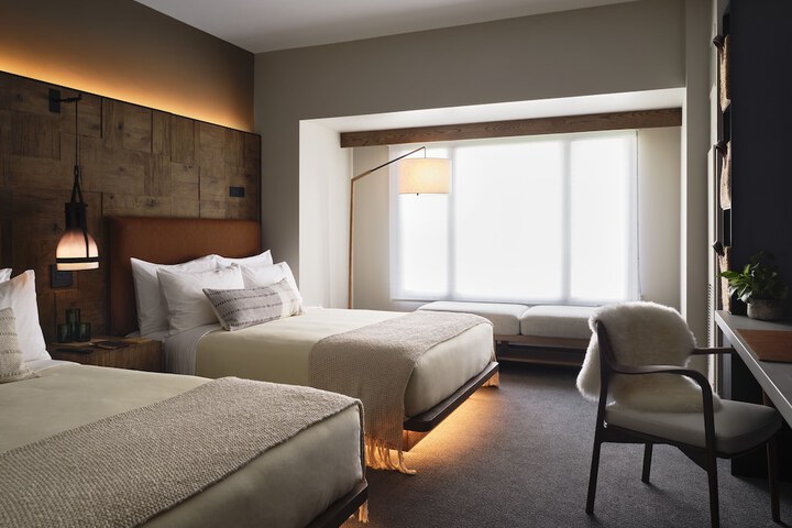 Room 43 of 83