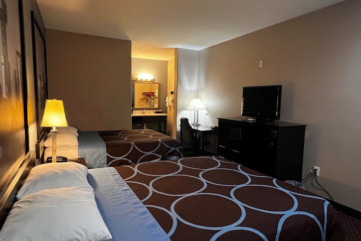 Super 8 by Wyndham Center