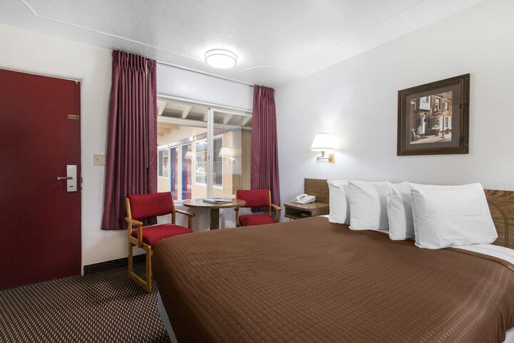Room 15 of 34