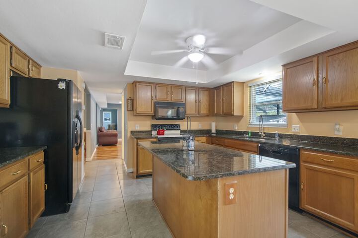 Tampa Bay- Large Pool home- Private Heated Pool!
