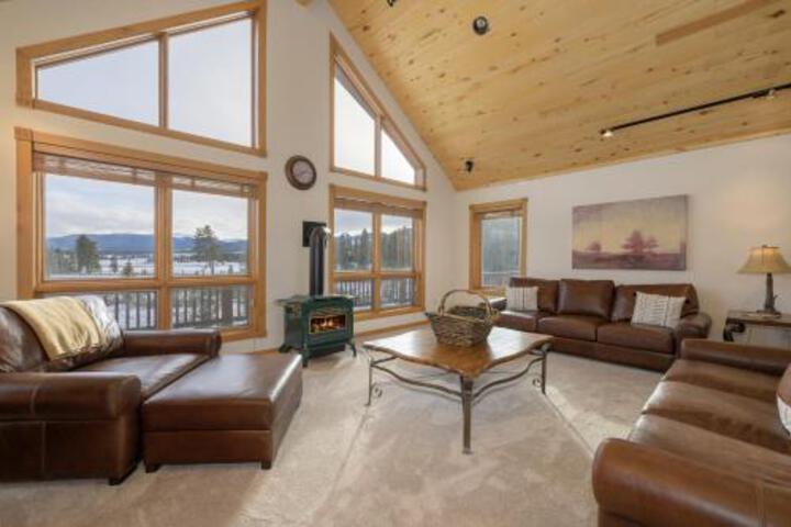 Mountain Peak 3.5 Bathrooms Home
