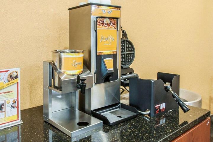 Quality Inn & Suites Kansas City I-435n Near Sports Complex