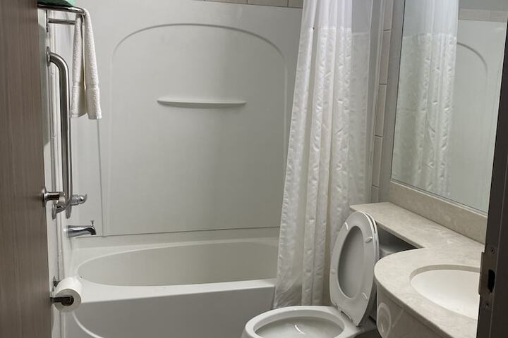 Room 10 of 22