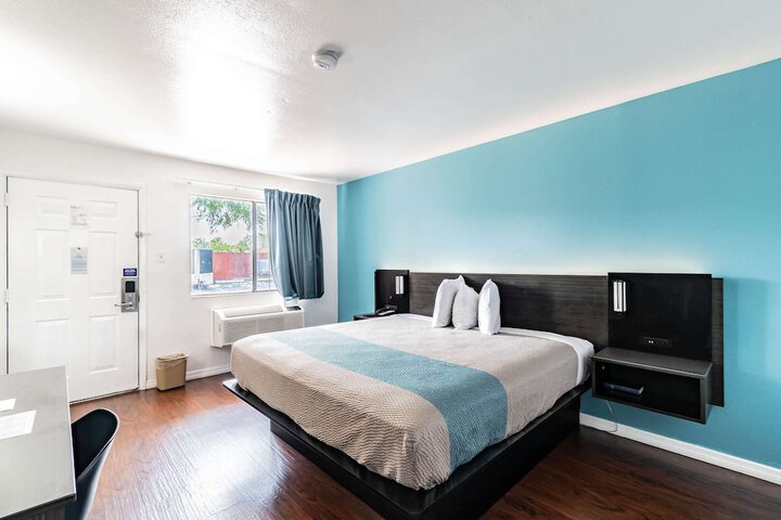Room 15 of 22