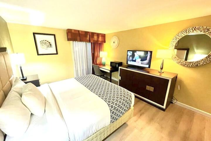 Room 16 of 25