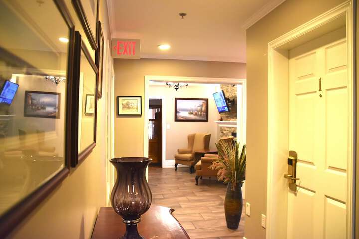 Ballroom/Hall 178 of 183