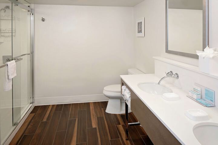 Room 25 of 38