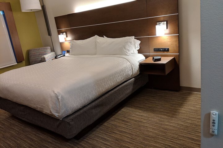 Room 17 of 35