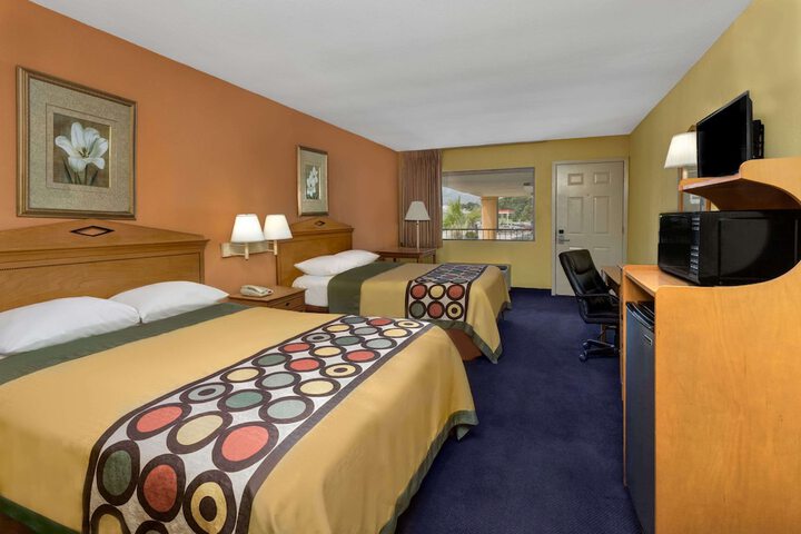 Room 11 of 14