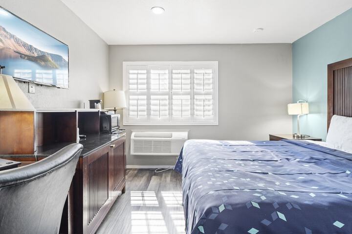 Room 12 of 22