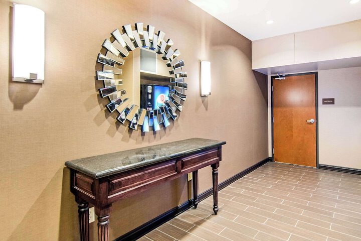 Hotel Interior 10 of 34