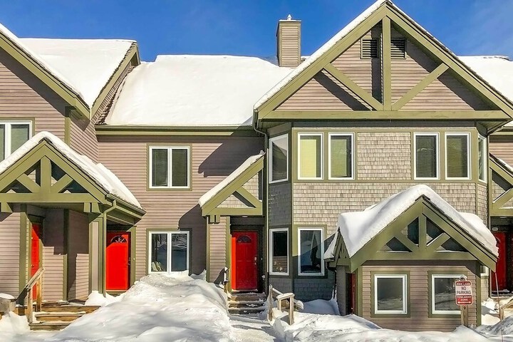 Inviting Ski-in / ski-out Condo at Jay Peak Resort!
