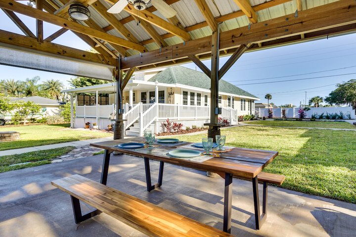 Lakefront Tavares Home w / Deck Patio & Dock!