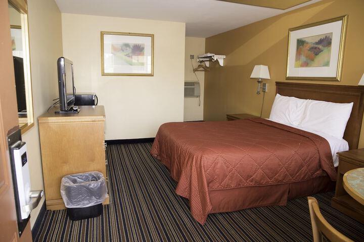 Room 30 of 37
