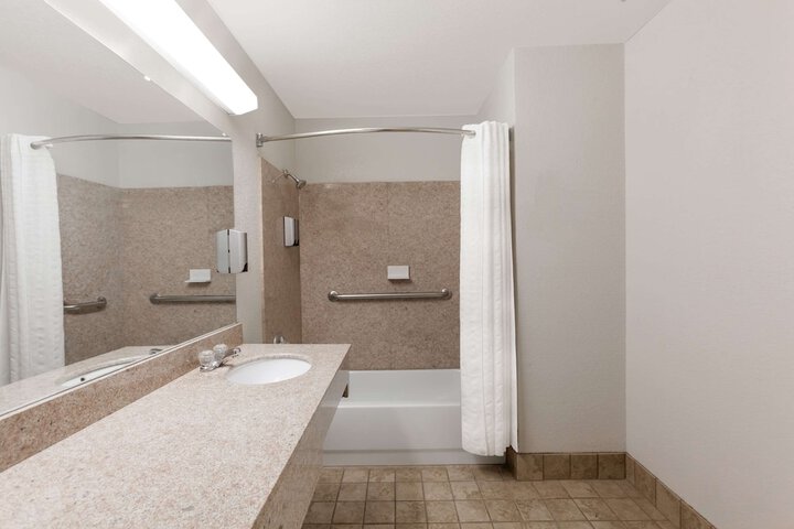 Room 8 of 19