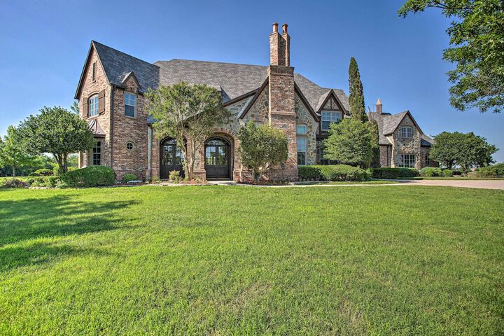 Families Welcome! Lavish Celina Home w / Game Room