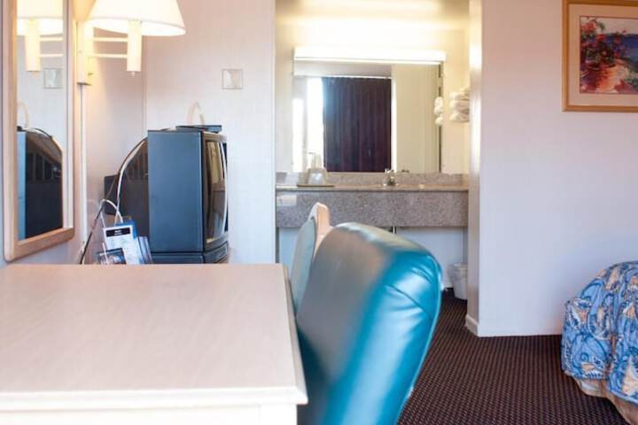 Room 33 of 43