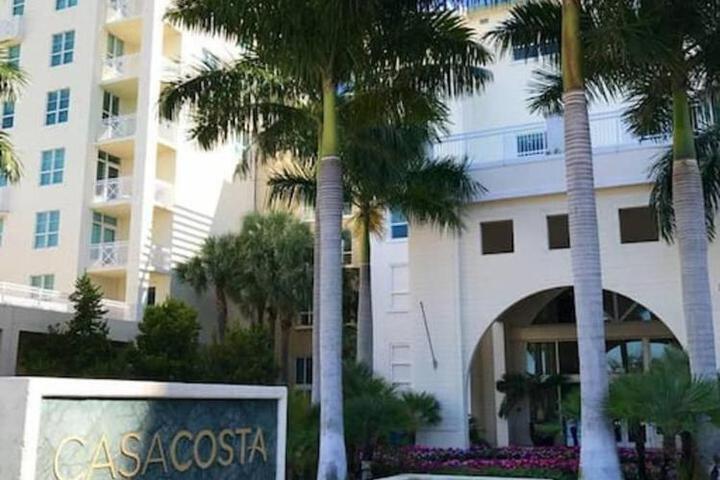 Luxury Near the Beach! Beach pass included!