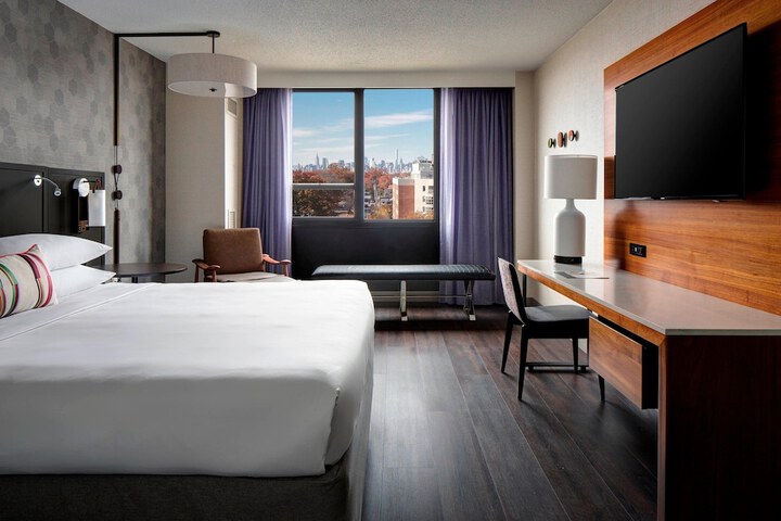 Room 17 of 47