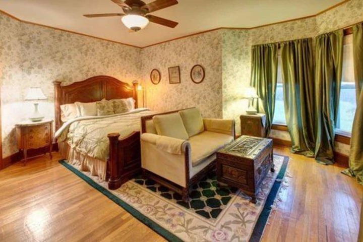 Room 52 of 100