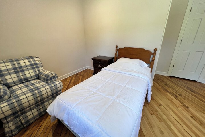 Room 34 of 60