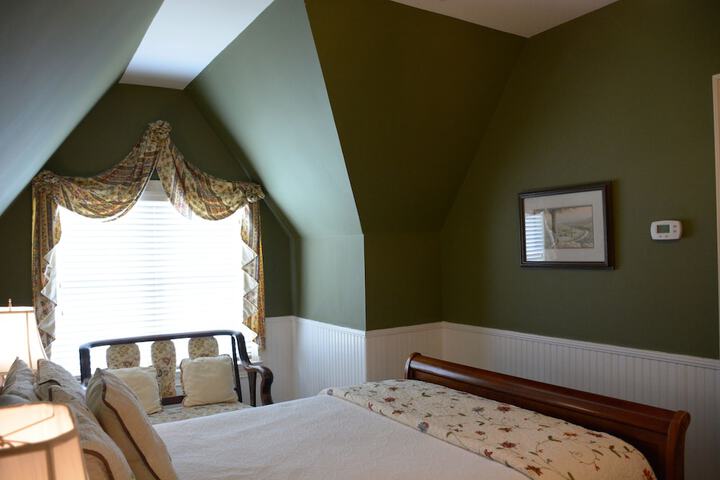 Room 102 of 151