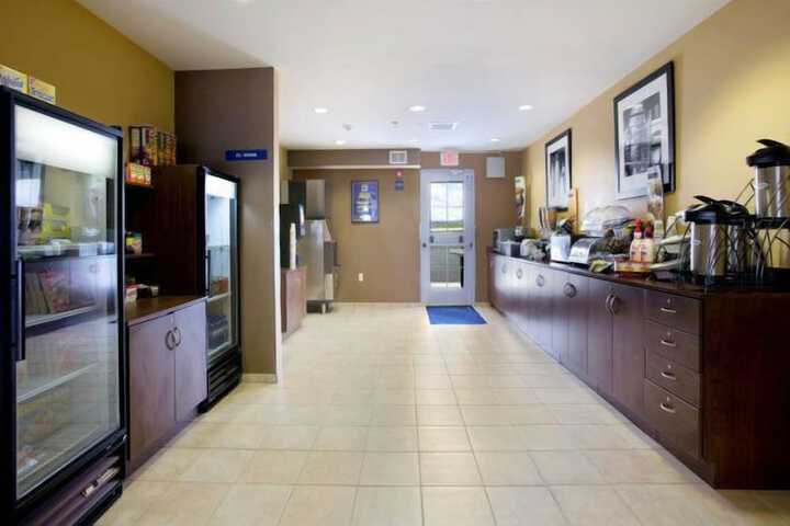 Microtel Inn and Suites by Wyndham Rawlins