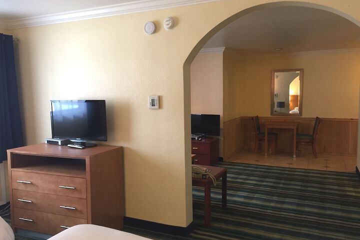 Room 10 of 17