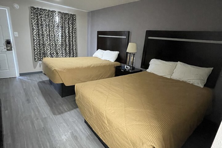 Room 9 of 11