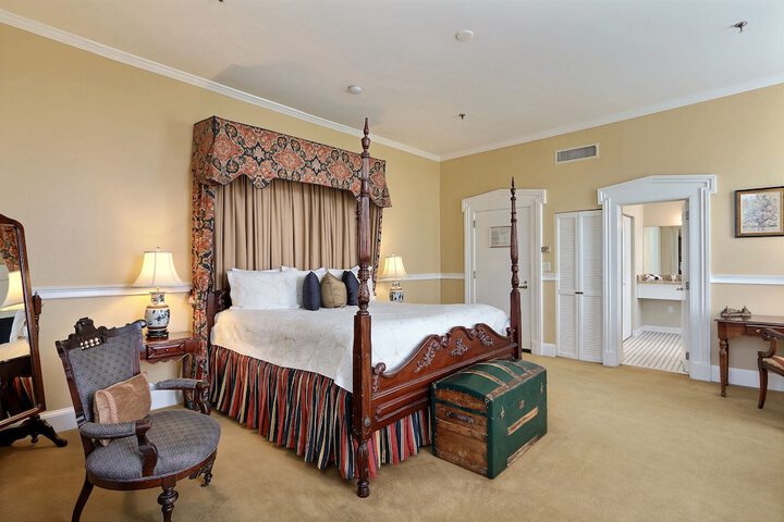 Room 118 of 170