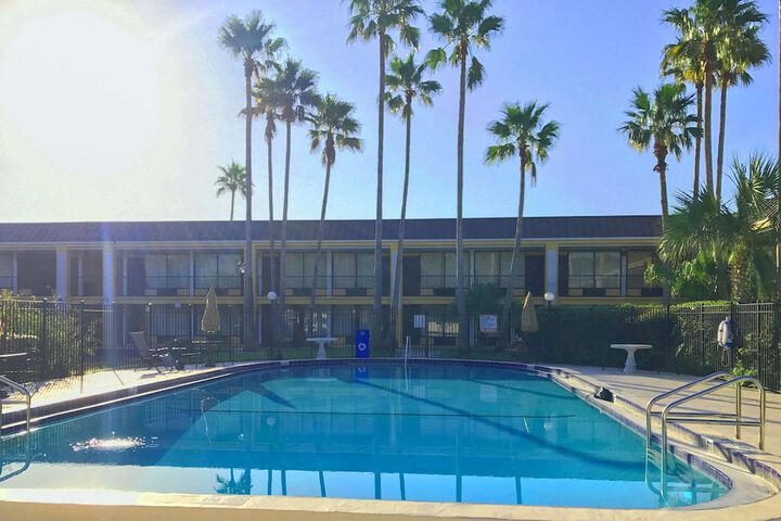 Pool 10 of 38